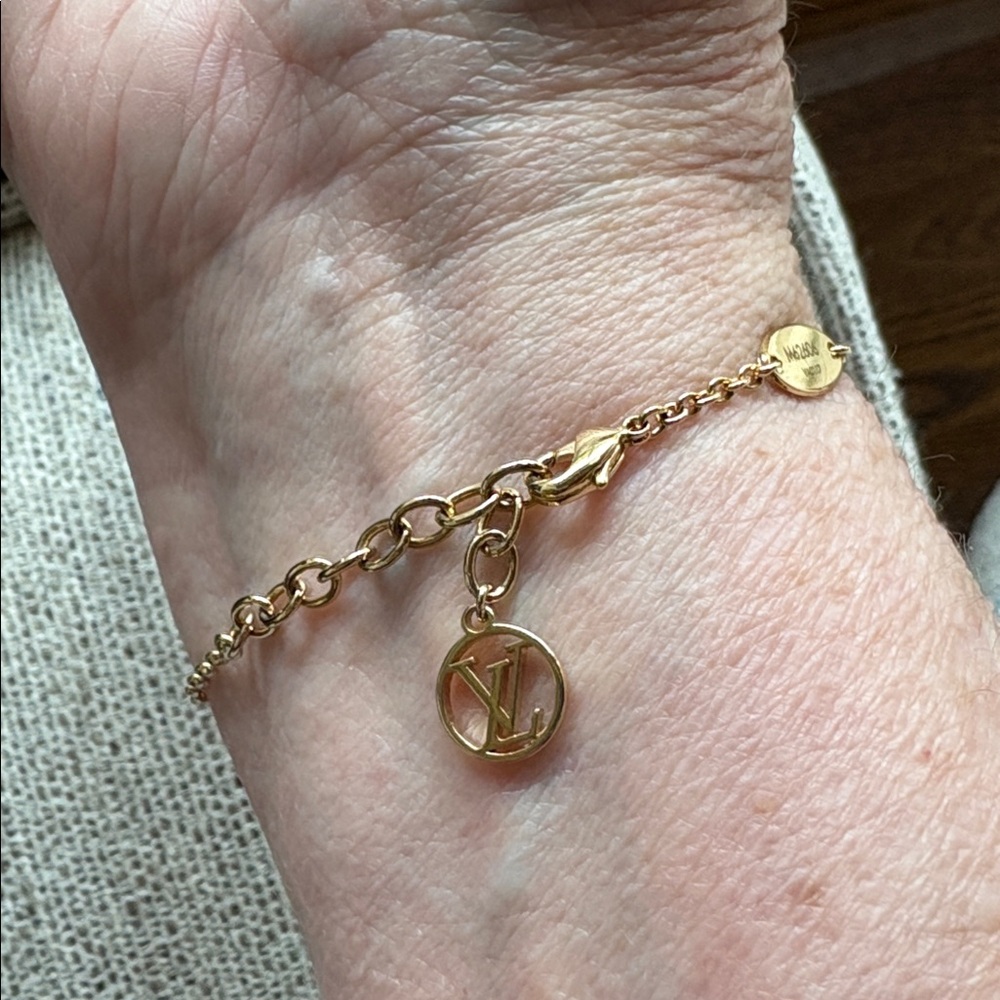 Louis Vuitton🤩Authentic Gold and Silver Chain Bracelet - Picture 7 of 7